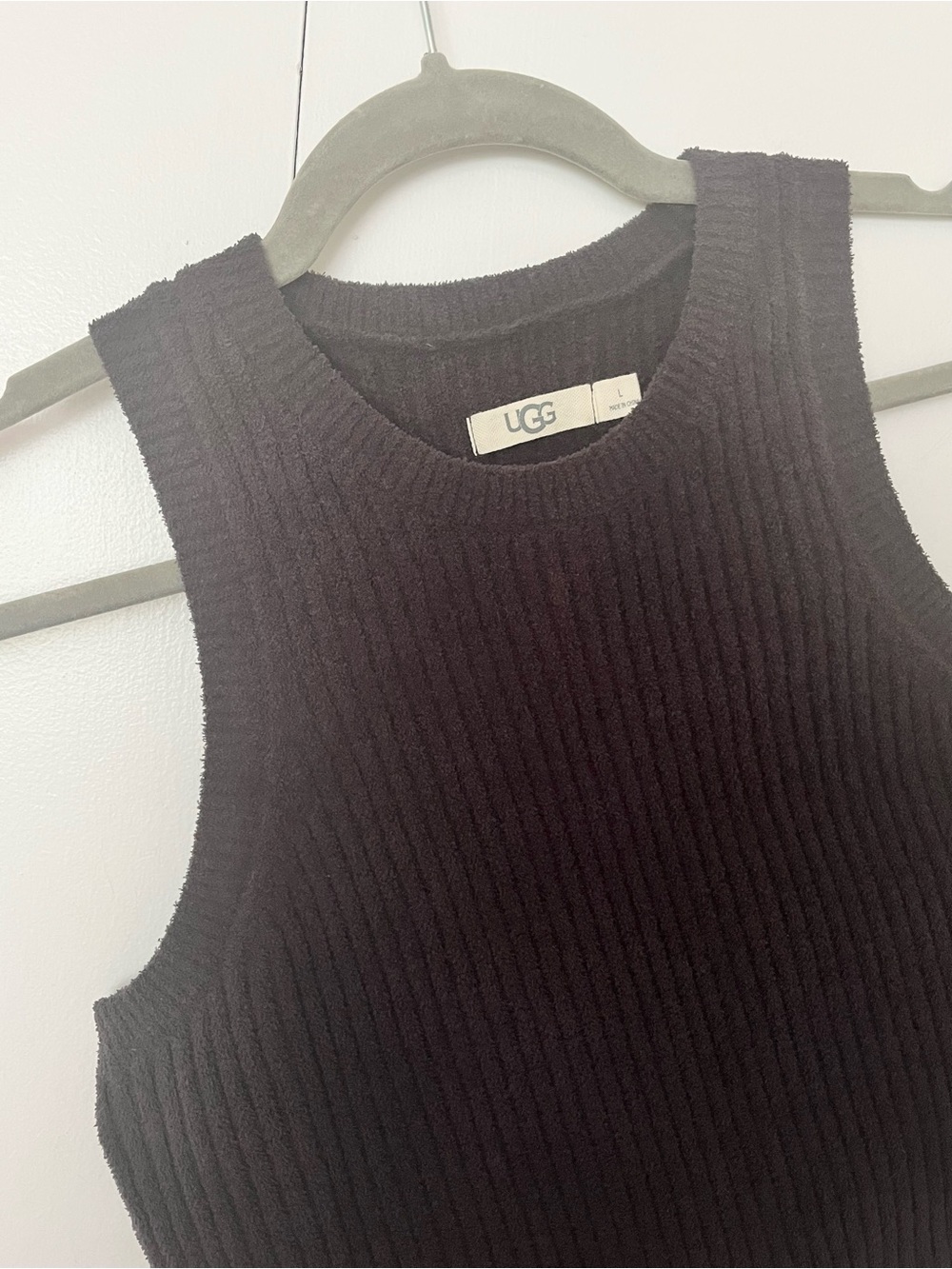 UGG Ribbed Tank Size L - Picture 5 of 7